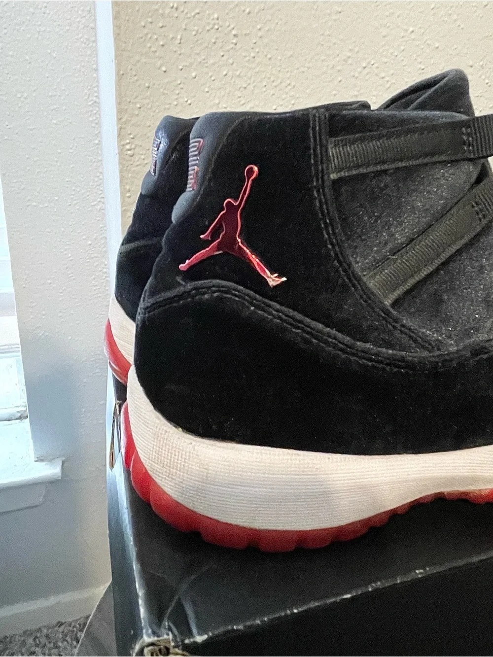 Air Jordan Retro 11 Bred Velvet Size 9.5